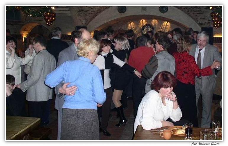 Танцы продолжаются....