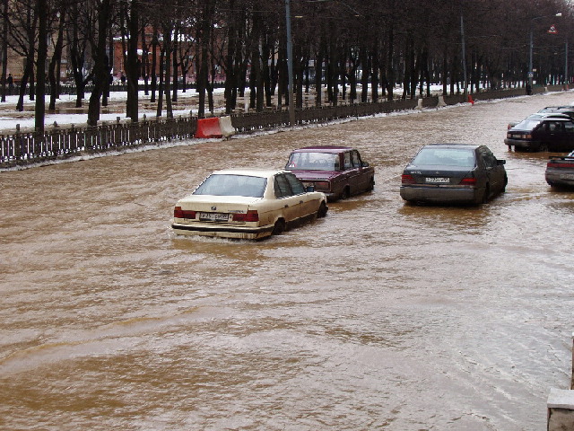 Выхожу из дома я...