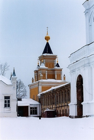 Среди снегов и белых башен