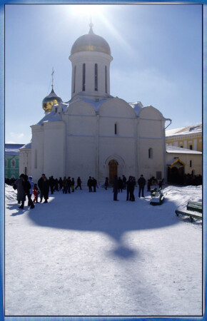 тень