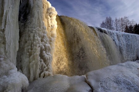 Водопад на закате 2