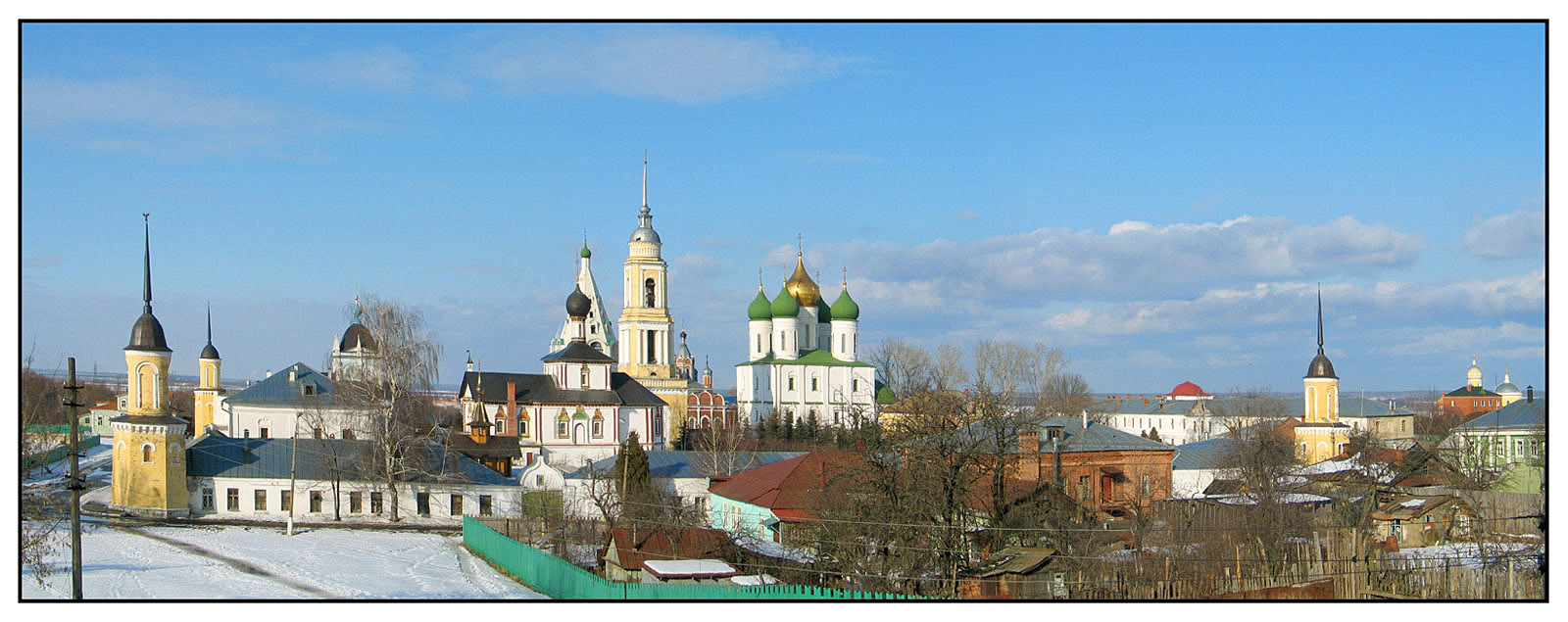 Ранняя весна в захолустье на кремлёвской улице...