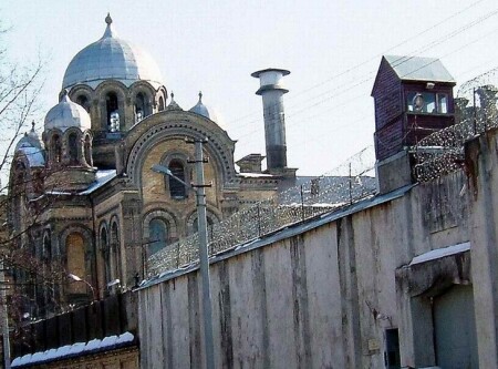 Дорога к Храму кончается здесь...