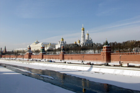 *Кремлевские перспективы*