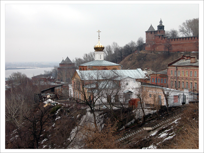 Волга. На холмах - Кремли.