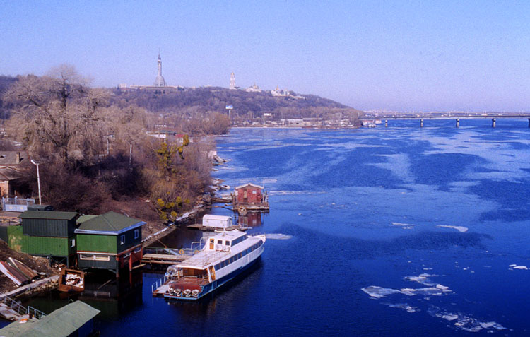 последние льдинки на днепре