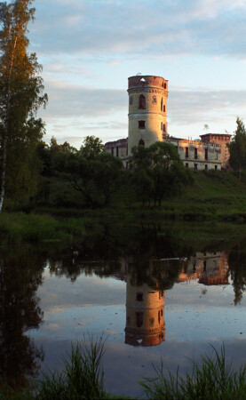 Замок и его отражение