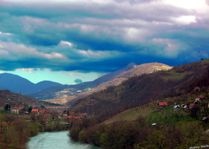 на реке