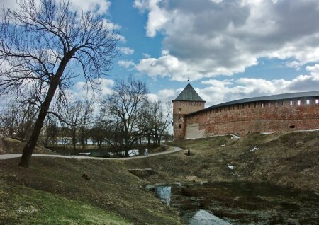 Весна и новгородский кремль.
