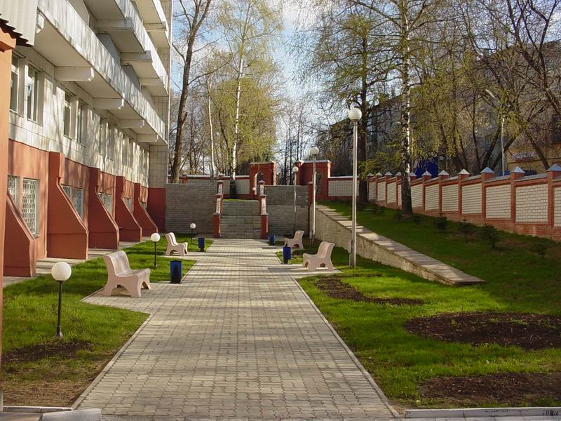 Аллея санатория и лестница в конце