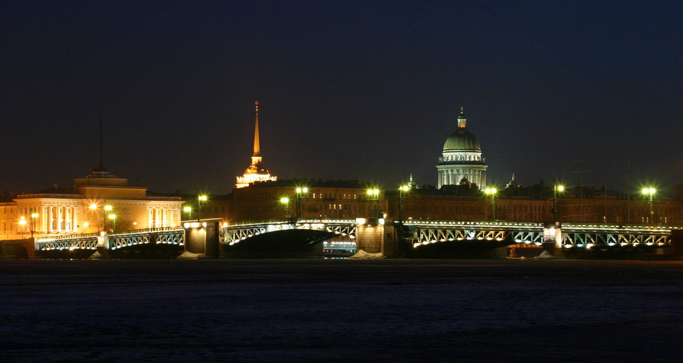 Дворцовый мост.