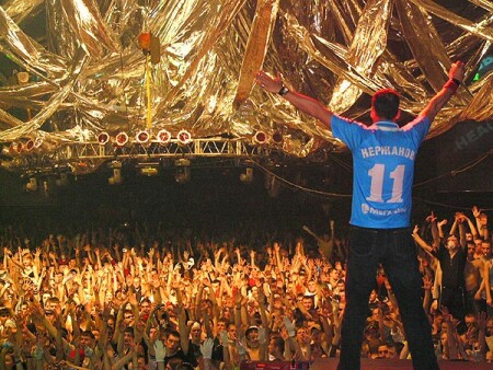 Hands up!