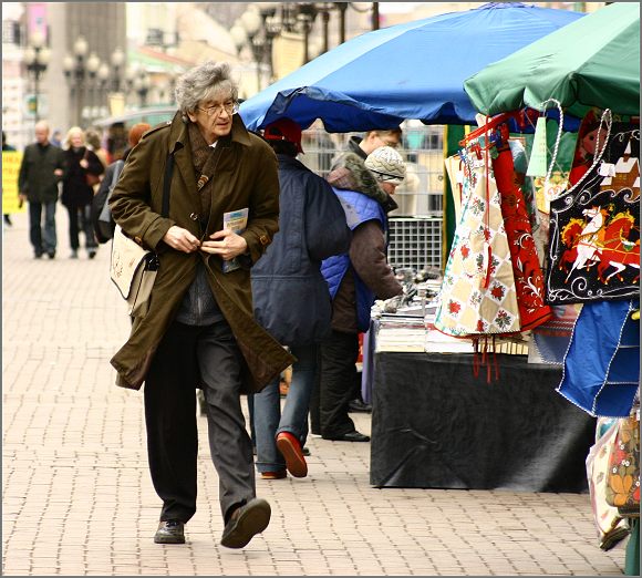 шагая по Арбату