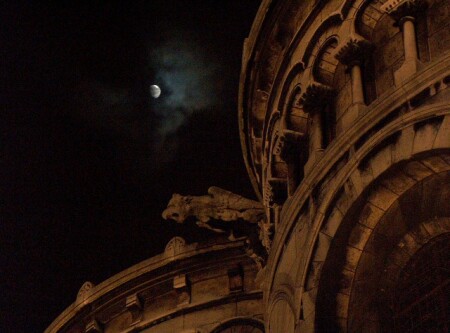 Святое Сердце под луной