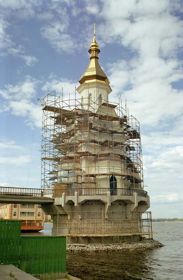 Церковь на воде