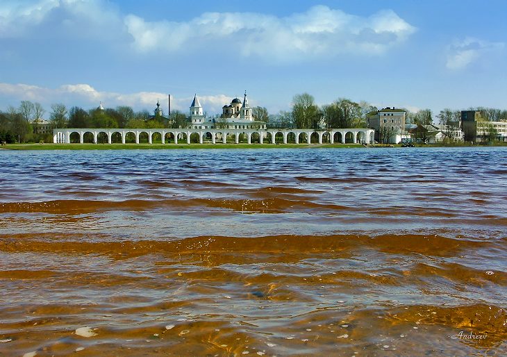 Вид с воды на Ярославово дворище.