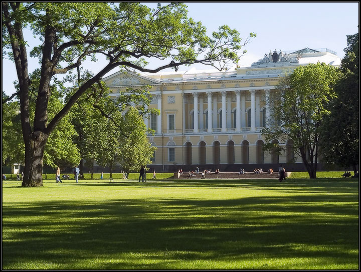 Русский музей и Английский газон