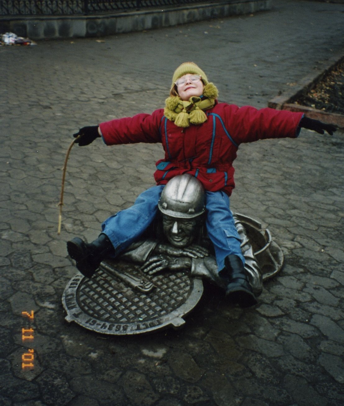 На шее у папы