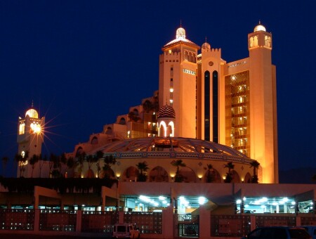 Eilat. Засеяли башенки