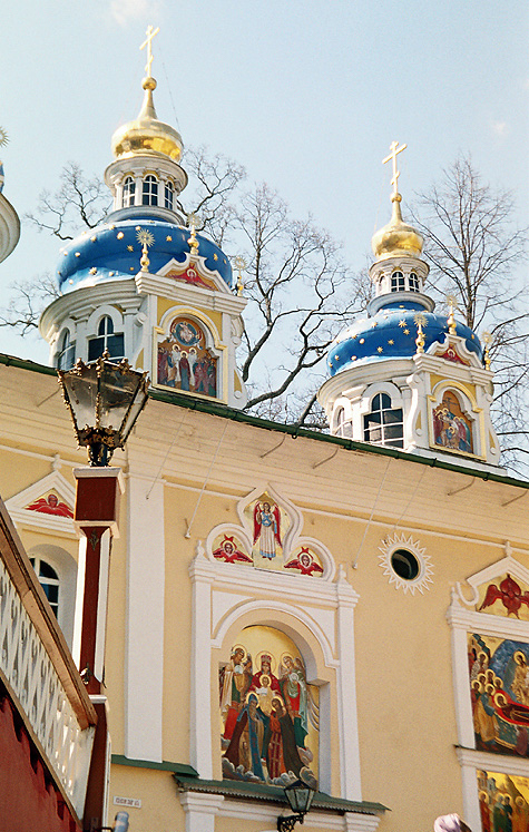 Успенский пещерный храм Псково-Печерского монастыря.