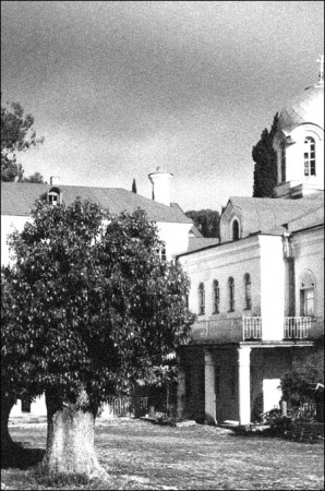 Монастырский двор