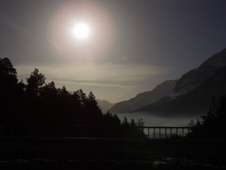 тиха кавказкая ночь.