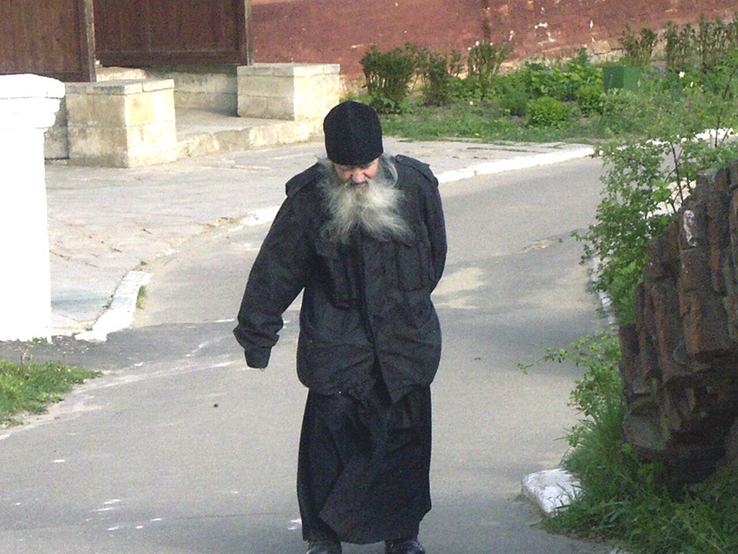 старый священник