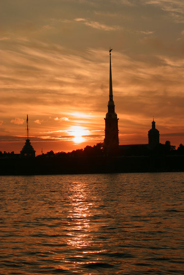 У Петропавловской крепости