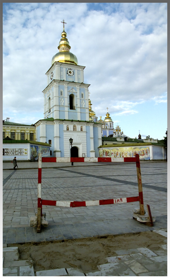 Нет входа в церковь!