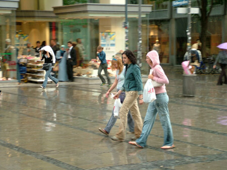 Девушки..вНогу