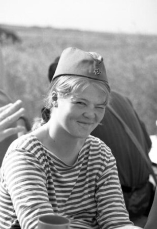 Эх, подружка фронтовая!