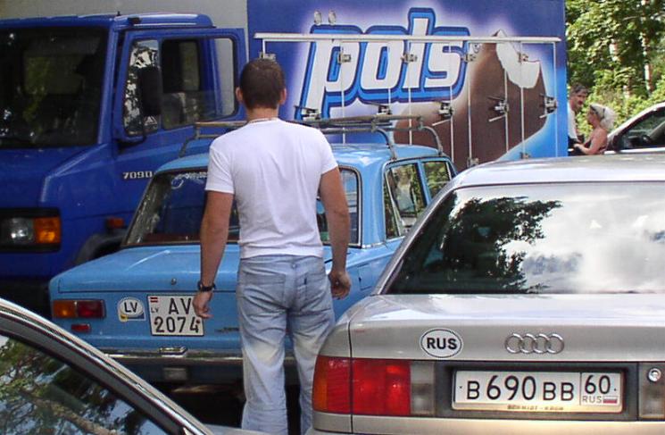 И в потоке машин...возвращаемся мы..просто некуда деться...