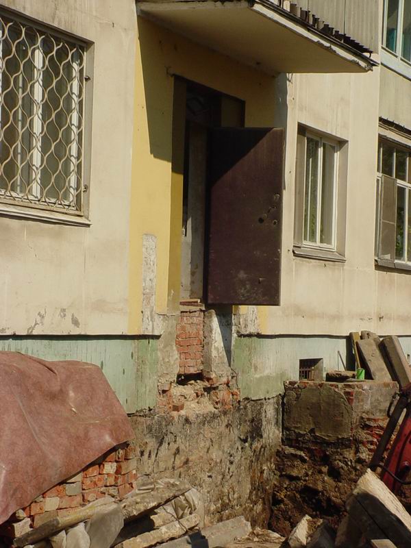 Дверь в котлован