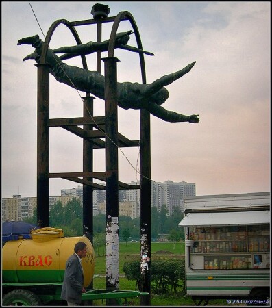 К палатке