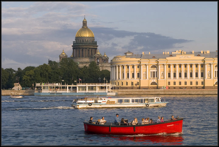 Красный