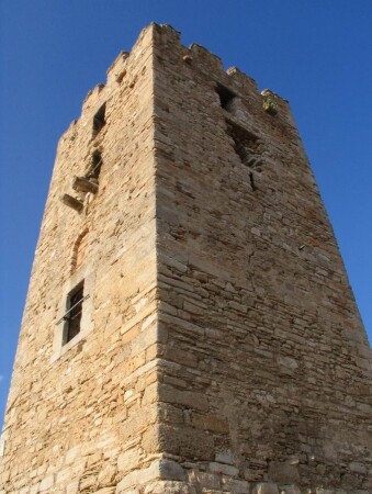 Стоит уже две тысячи лет...