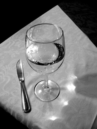Бокал и Нож