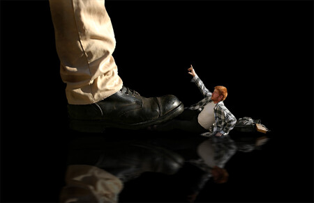 Ущемление прав человека