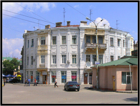 Возле греческой площади…
