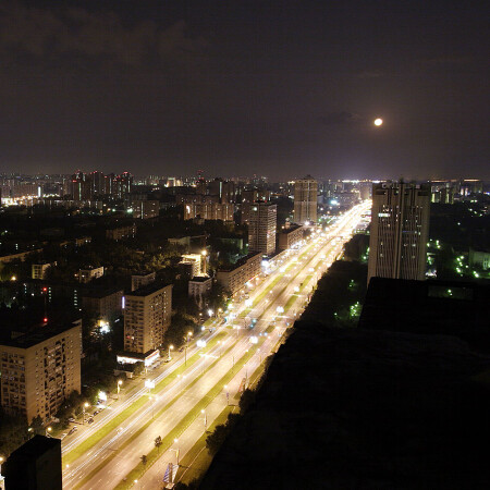 Лунная дорожка города