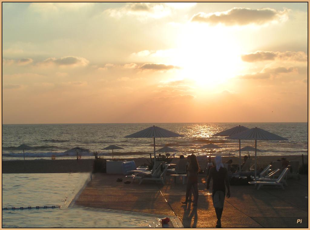 V luchah zahodiashchego solnza...