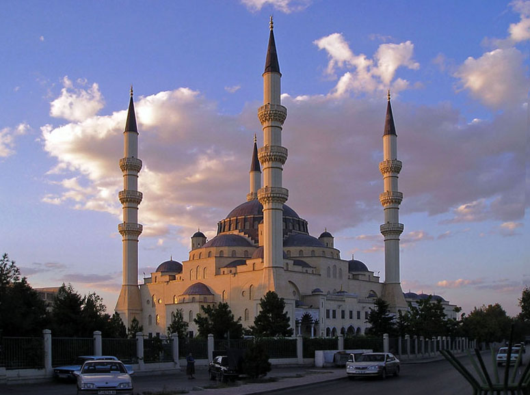 Мечеть в лучах заката.