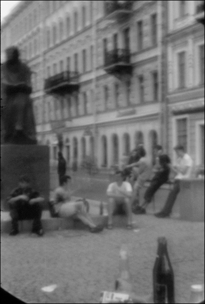 под сенью писателя