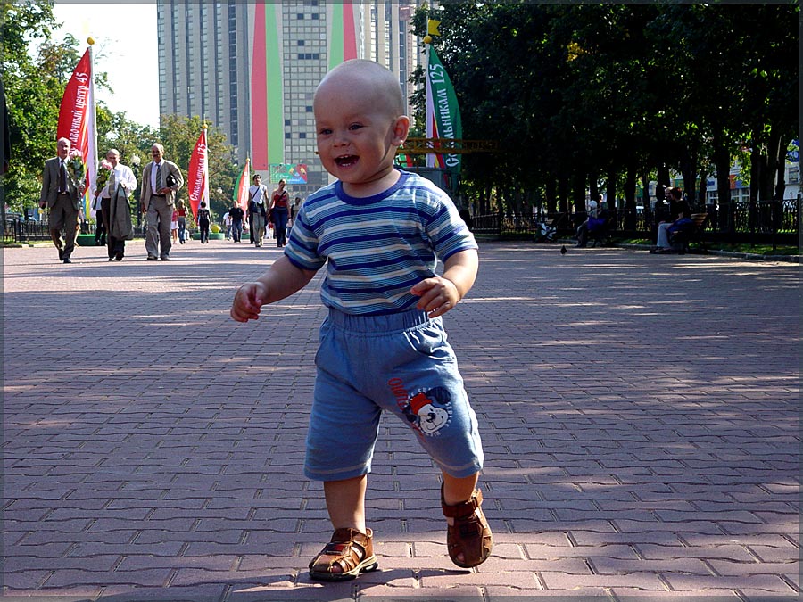 А Я ИДУ,ШАГАЮ ПО МОСКВЕ.