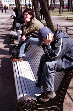 Мы по городу гуляли,наши ноженьки устали!