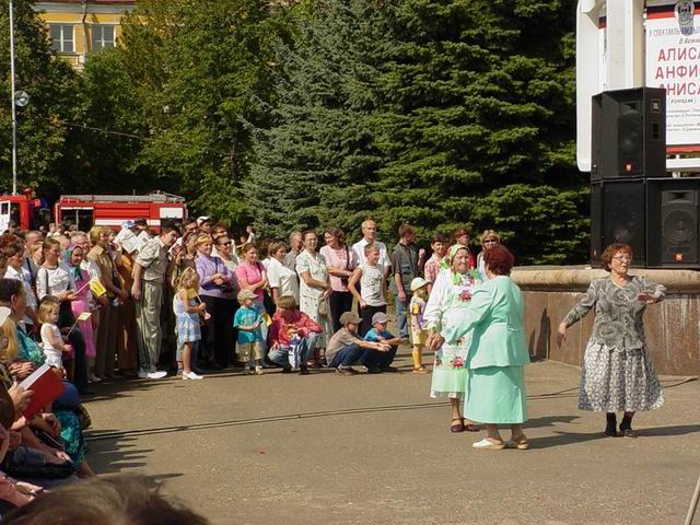 Танцующие зрители