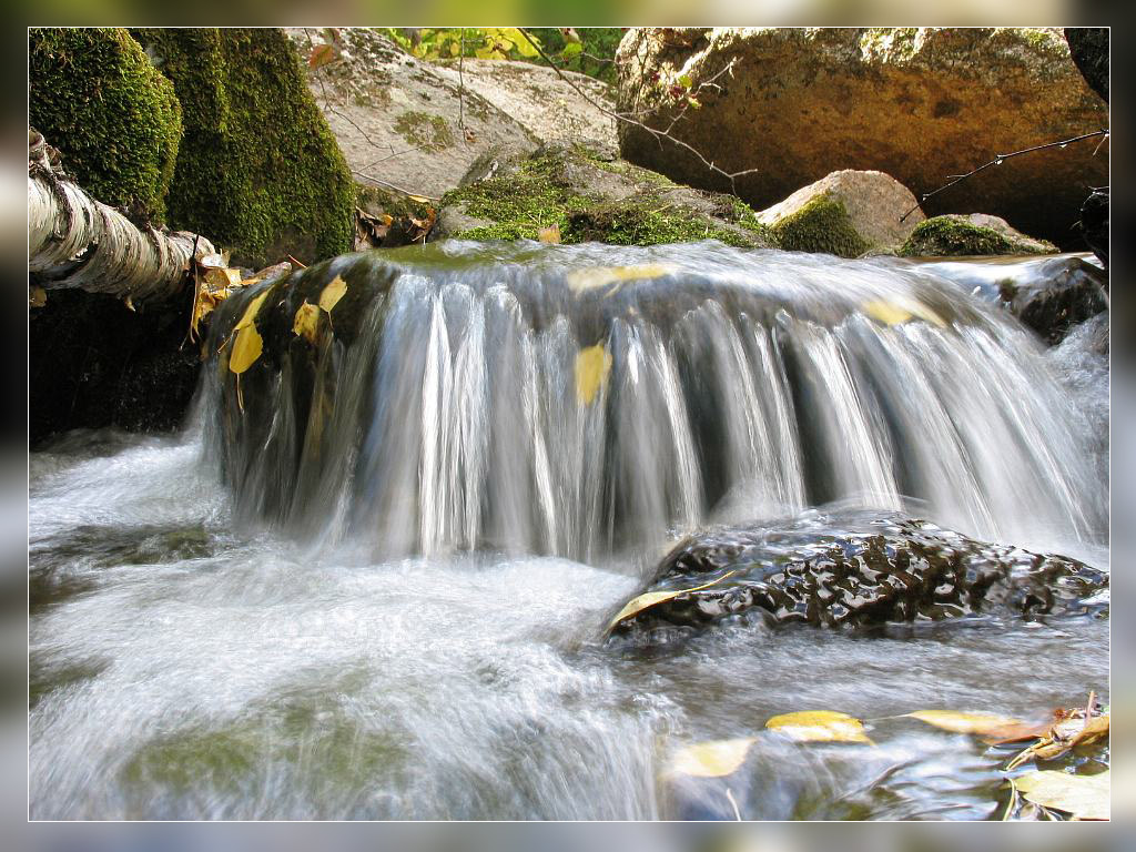 Осенний водопад