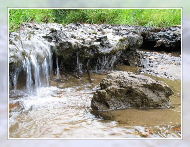 За лежачим камнем вода не течет