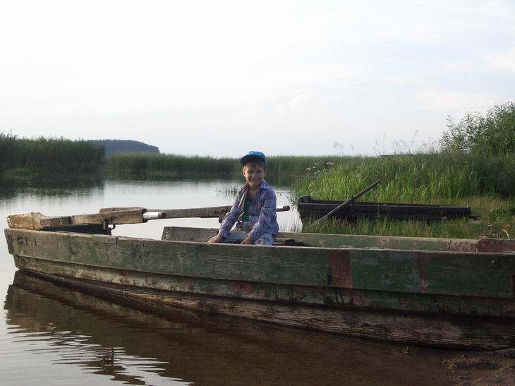 В лодке...