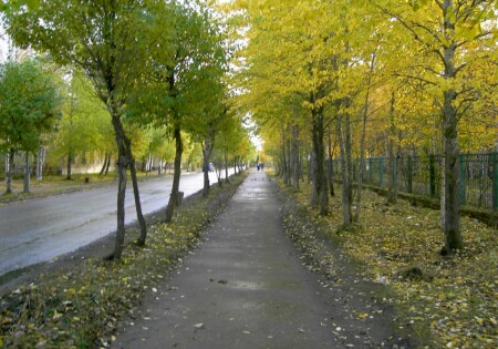 между летом и зимой